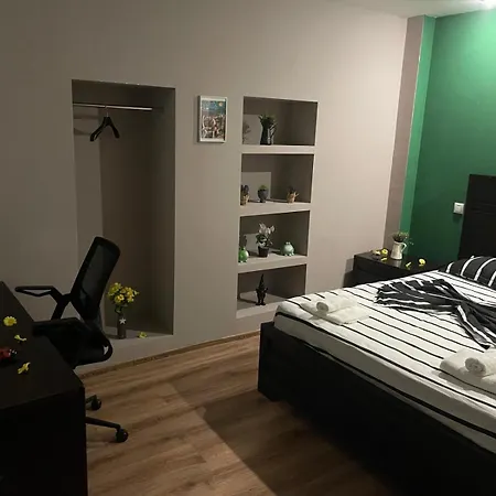 1 Bdrm With Jacuzzi In Old Town Apartment *
